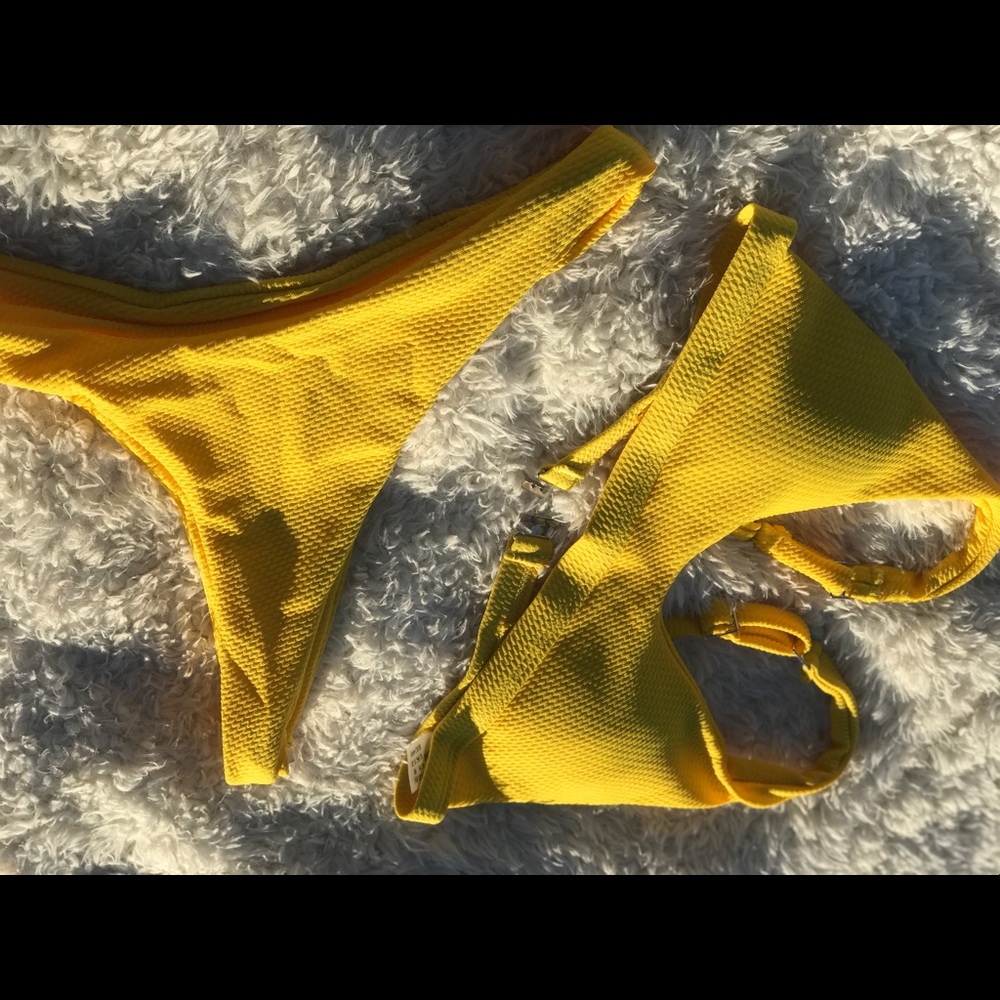 Bathing suits - Picture 5 of 5